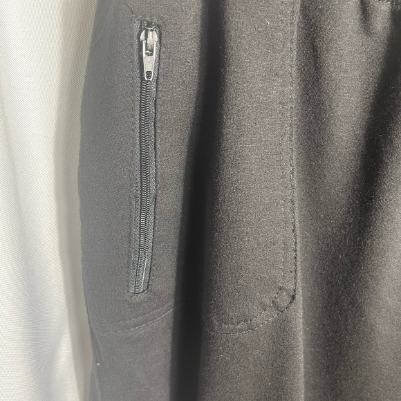 ZNA Sports Men's Black Casual Shorts Size XL Zipper Pockets - Picture 2 of 4